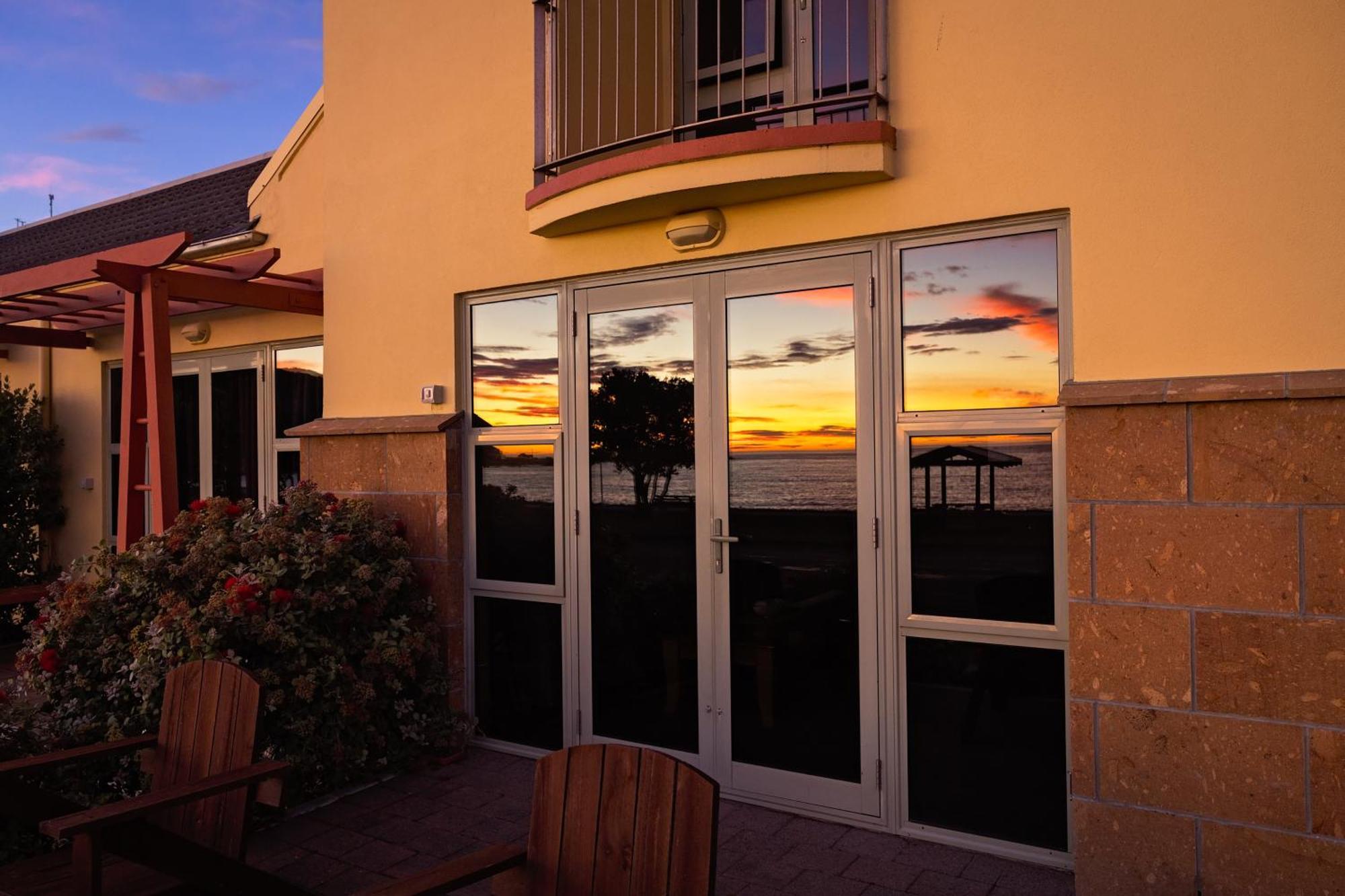 The Anchor Inn Beachfront Motel Kaikoura Ngoại thất bức ảnh